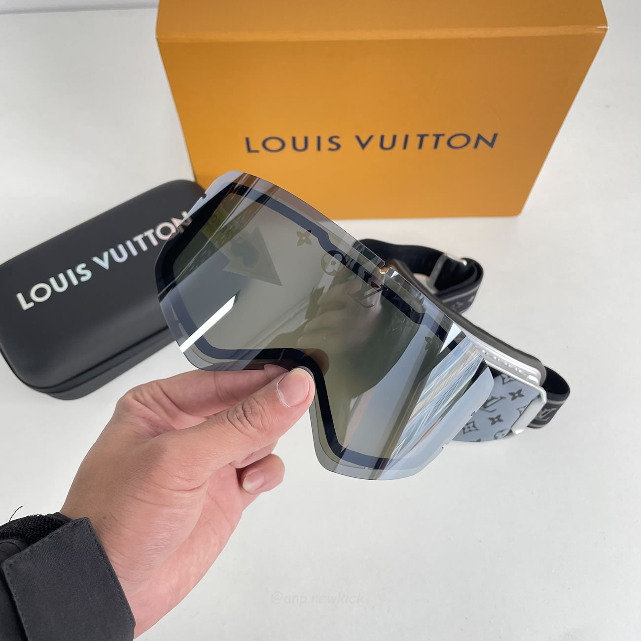 Louis Vuitton Lv Ski Mask Yellow Blue Black Pink Silvery White (17) - newkick.app